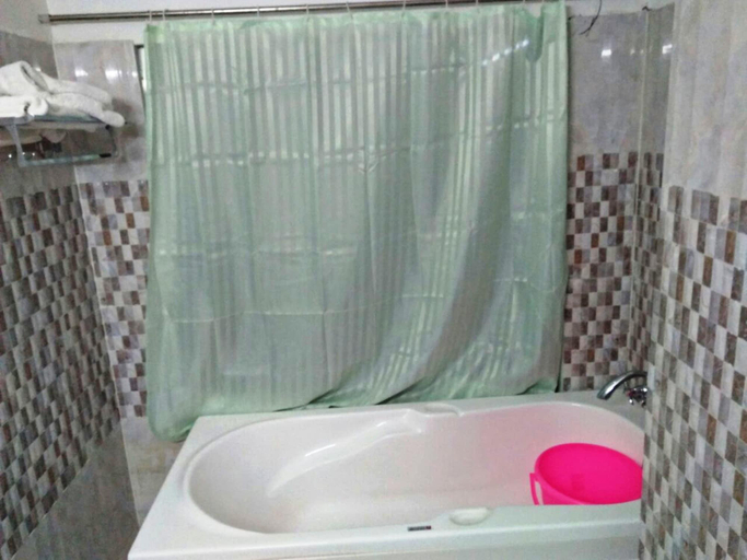 Bathroom 4, Hotel R K Palace, Gaya