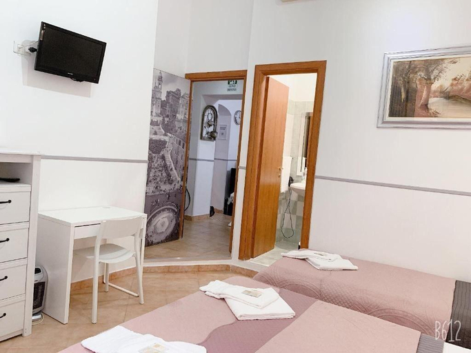 Bedroom 3, Golden Ratio, Roma