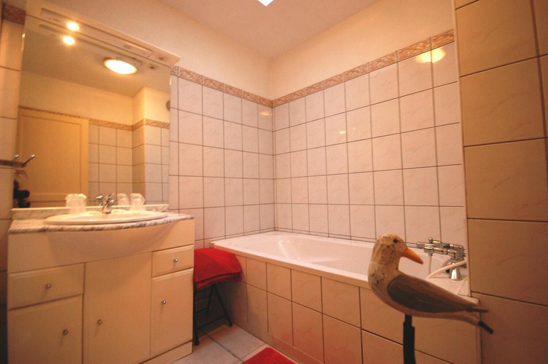 Bathroom 5, New Windsor, Seine-Maritime