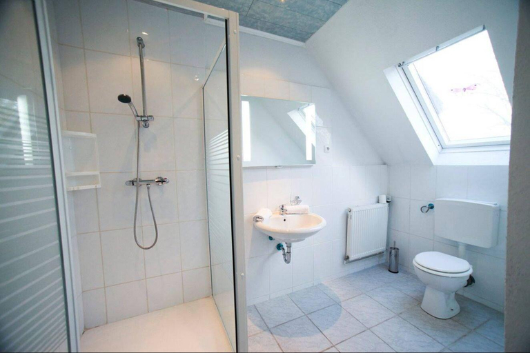 Bathroom 4, Nordseehostel Am Bahnhof, Friesland