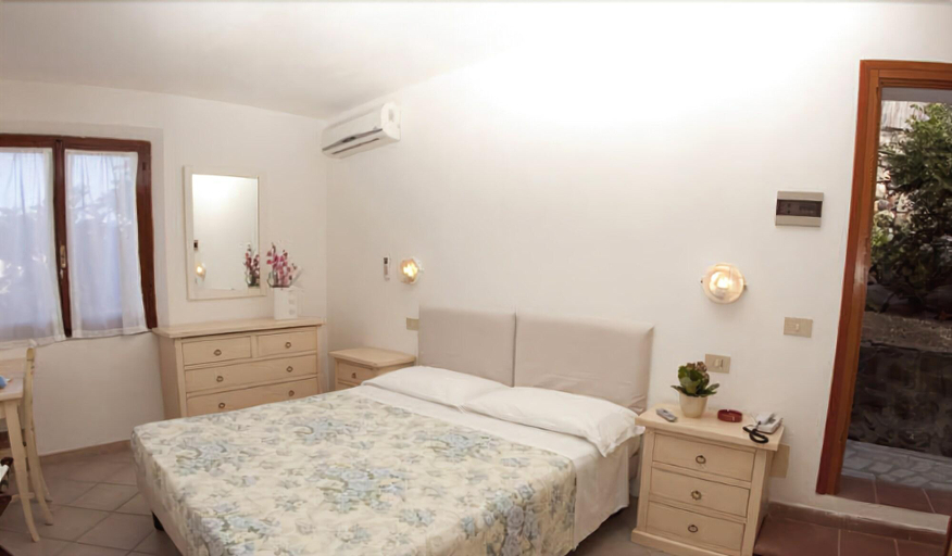 Bedroom 2, Hotel la Conchiglia, Livorno