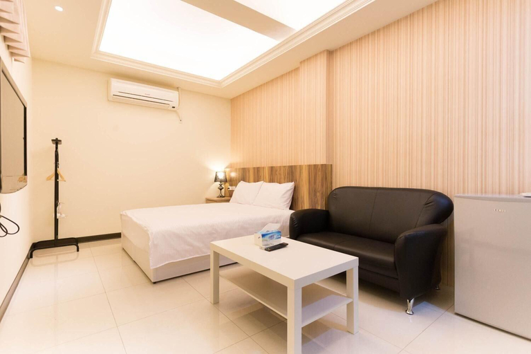 Bedroom 5, Feng Chia Wales, Taichung