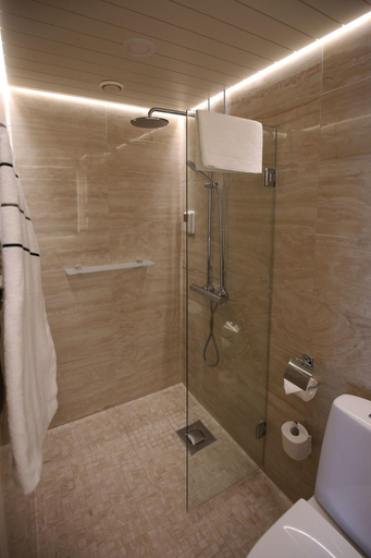 Bathroom 4, Boutique Hotel Yöpuu, Central Finland