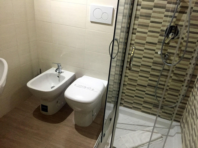 Bathroom 4, Il Giardino Di Adriana, Latina