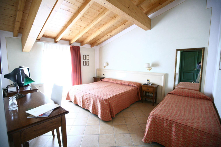 Bedroom 3, Hotel La Corte, Brescia