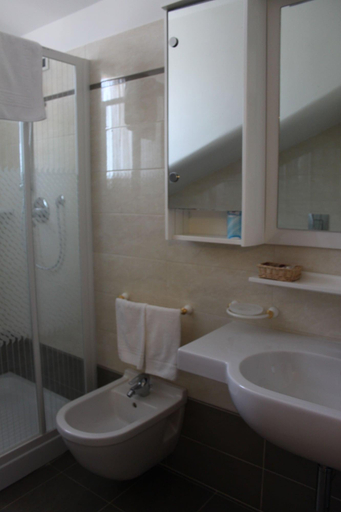 Bathroom 4, Hotel Girasole, Macerata