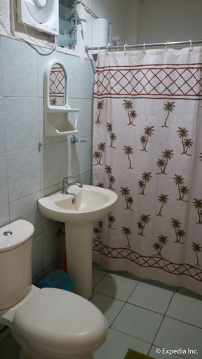 Bathroom 5, Golden Sunset Beach Club, Mambajao
