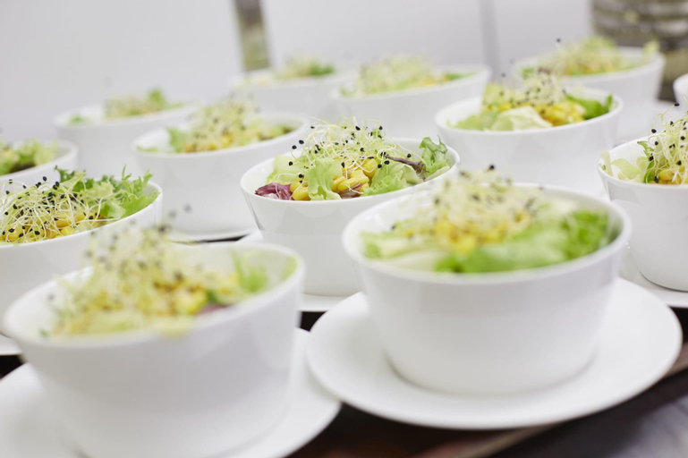 Food & Drinks 18