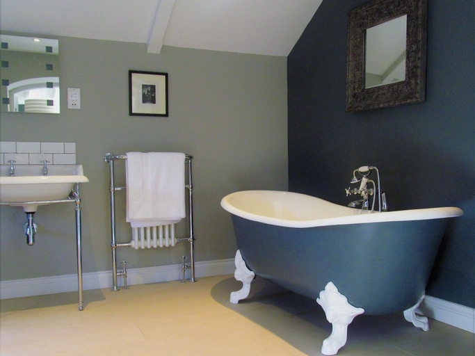 Bathroom 4, The Three Horseshoes Warham, Norfolk