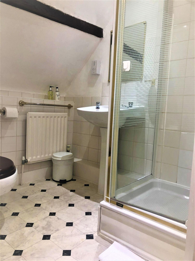 Bathroom 4, Hook House Hotel, Hampshire