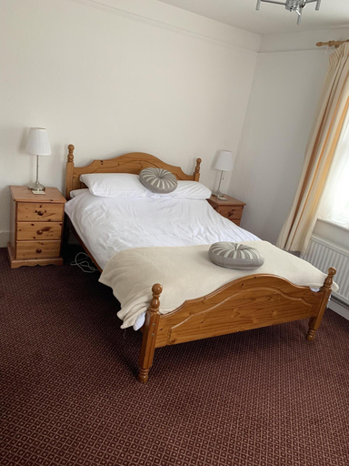 Bedroom 5, The Prince Of Wales, Surrey