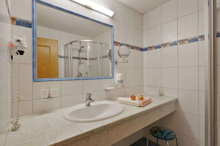 Bathroom 5, Ländenhof, Schwaz
