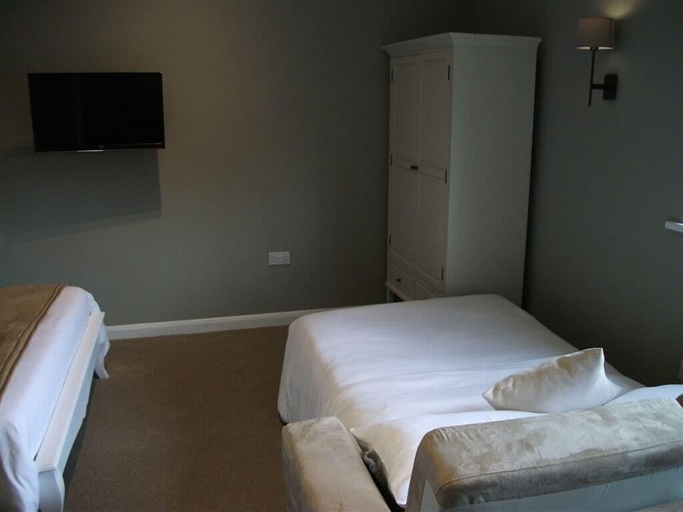 Bedroom 2, The Bull Inn Lodges, Kent