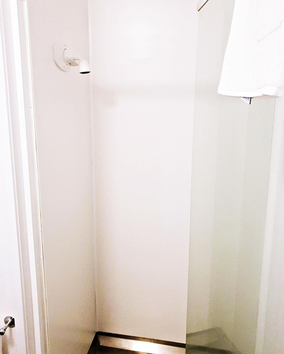 Bathroom 4, Airport Garden Inn, Manukau