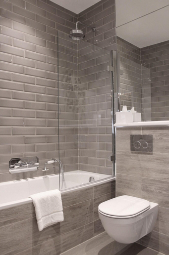 Bathroom 5, The Grafton Arms Pub & Rooms, London