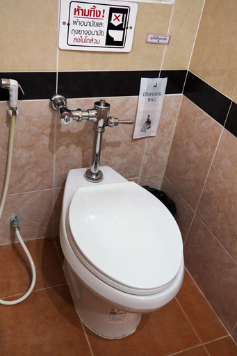 Bathroom 5, Honey Inn, Lam Luk Ka