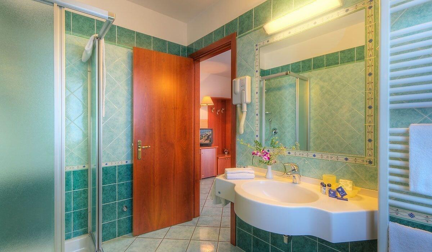 Bathroom 4, Il Caminetto, Fermo