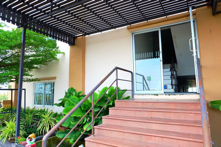 Exterior & Views 14
