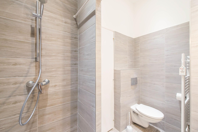 Bathroom 4, Happy Home Budapest Joy, Budapesti