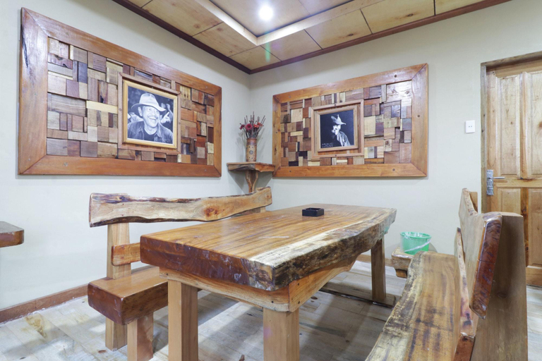 Public Area 2, Alloyna Country Cottage, Karo