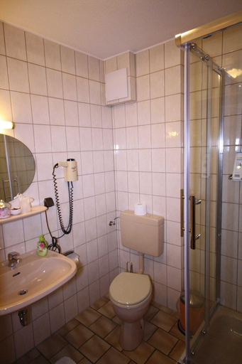 Bathroom 4, Hotel Attaché Frankfurt Airport Raunheim, Groß-Gerau