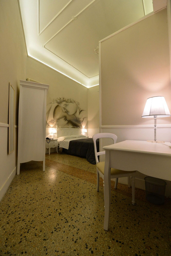 Bathroom 5, Conte di cavour, Foggia