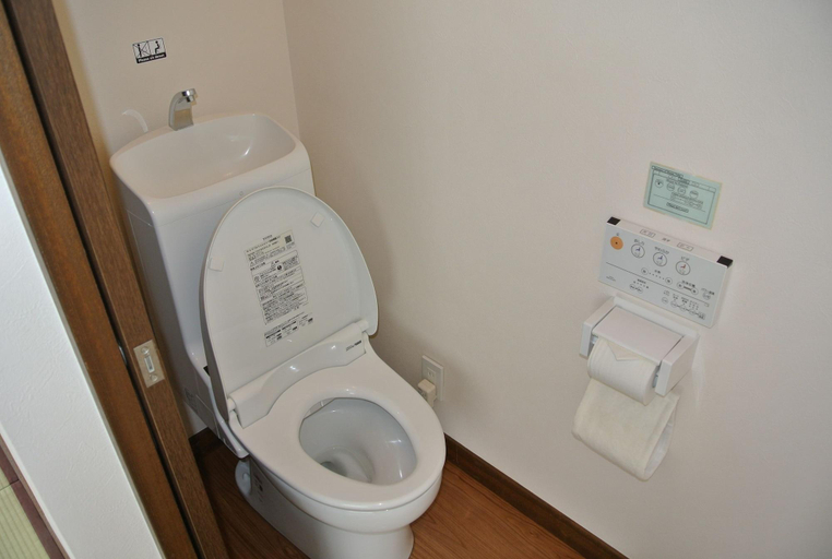 Bathroom 5, Pension Megumiyuki, Biei