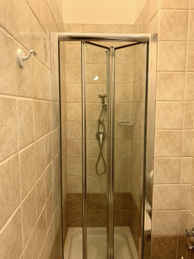 Bathroom 5, Albergo del Cacciatore, Foggia