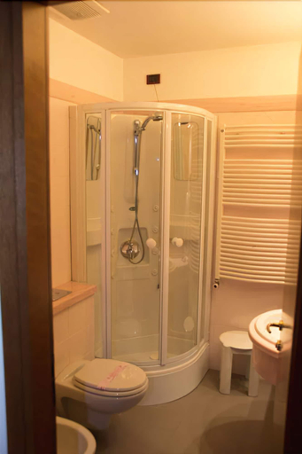 Bathroom 5, Hotel Piroga Padova, Padua