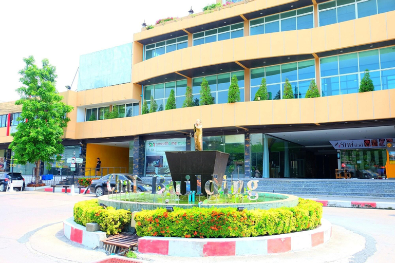Exterior & Views 25