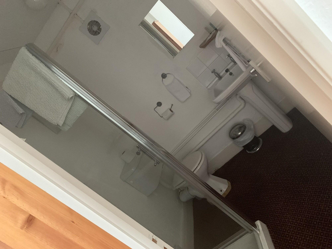 Bedroom 3, The Prince Of Wales, Surrey