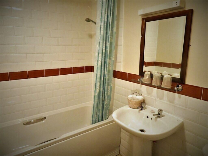 Bathroom 5, The Roebuck Inn, Derbyshire