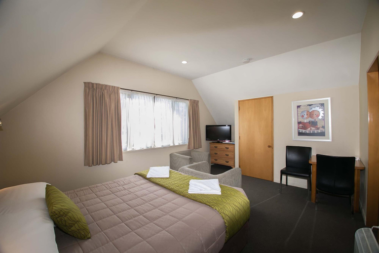 Bedroom 3, Allan Court Motel, Dunedin