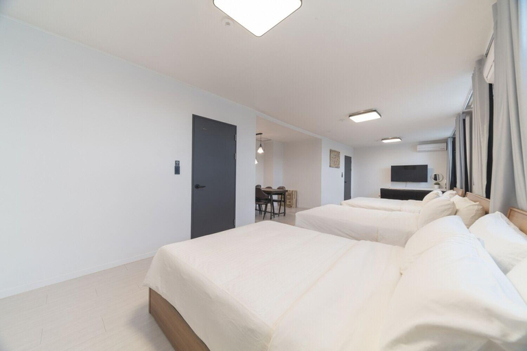 Bedroom 3, La Famille, Yangyang
