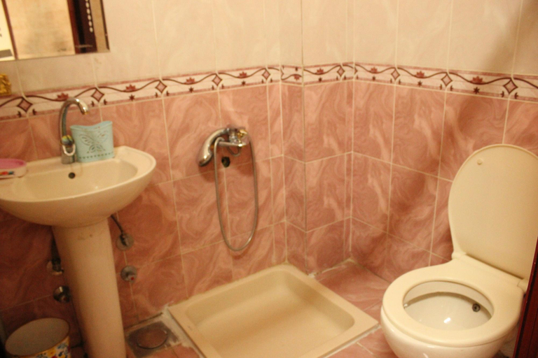 Bathroom 5, Mesho Inn Hostel, 'Abdin