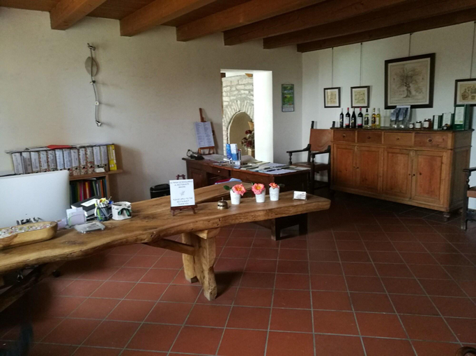 Public Area, Costa degli Ulivi, Verona