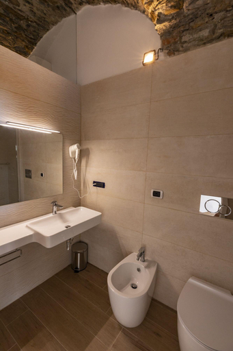 Bathroom 4, Olimpo Affittacamere, La Spezia