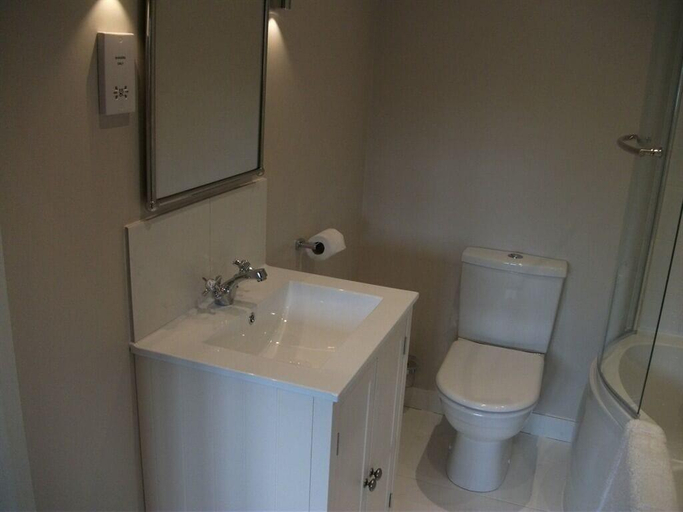 Bathroom 3, The Bull Inn Lodges, Kent