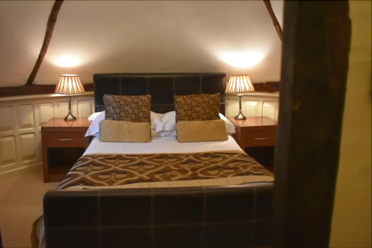Bedroom 5, Ye Olde Red Lion, West Berkshire