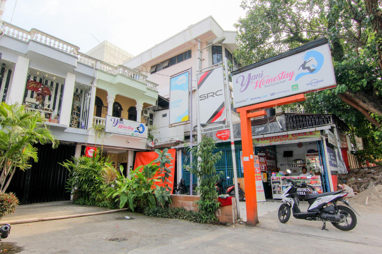 Exterior & Views 2, Yani Homestay, Padang