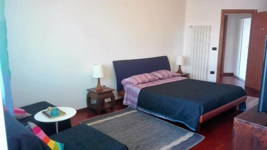 Bedroom 2, Villa Patrizia BB, Napoli