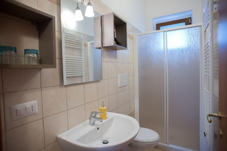Bathroom 5, Red Rose B&B, Taranto