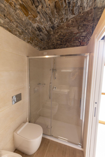 Bathroom 4, Olimpo Affittacamere, La Spezia