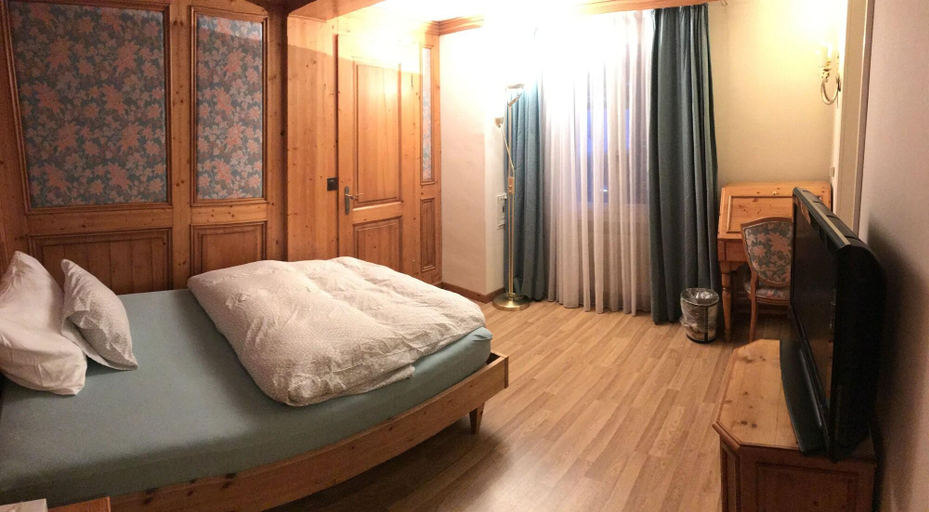 Bedroom 3, Parkhotel Bellevue Lenk, Obersimmental