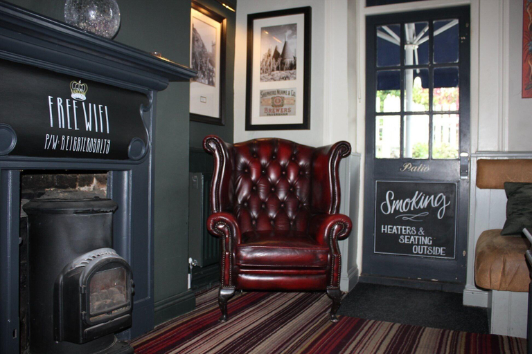 Public Area, The Prince Of Wales, Surrey