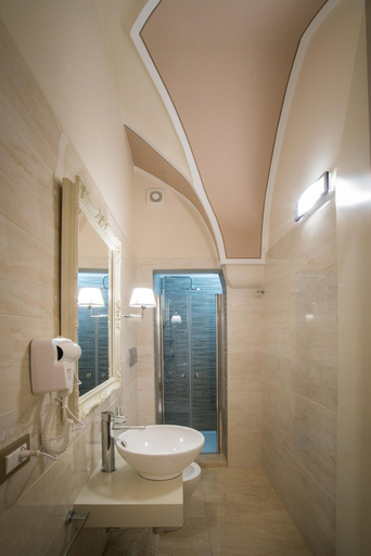 Bathroom 4, Palazzo Bove, Lecce