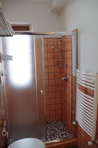 Bathroom 4, Villa Valentina, Messina