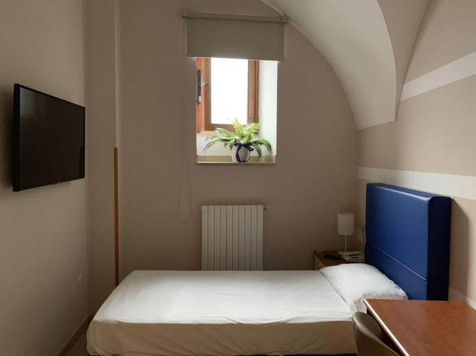Bedroom 4, Albergo del Cacciatore, Foggia