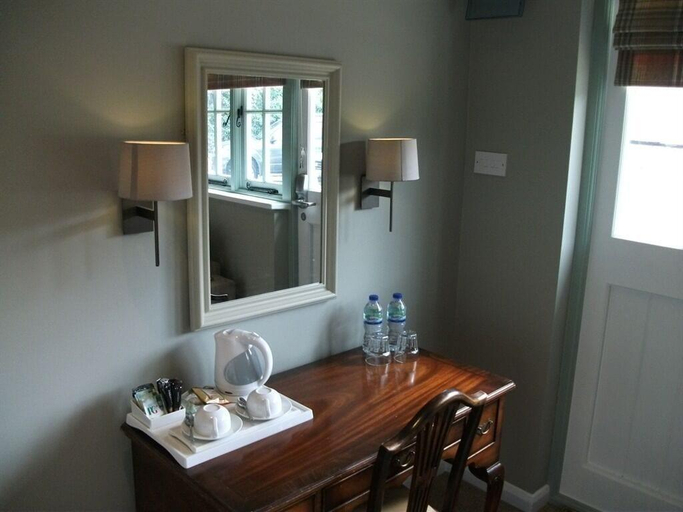 Others 4, The Bull Inn Lodges, Kent