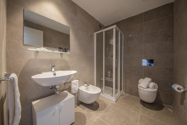 Bathroom 5, Camplus Palermo, Palermo